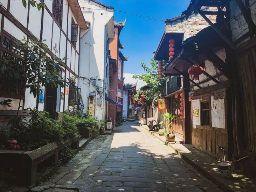 《要久久爱》首播，青春叙事，写实度很高，杨紫范丞丞都有惊喜